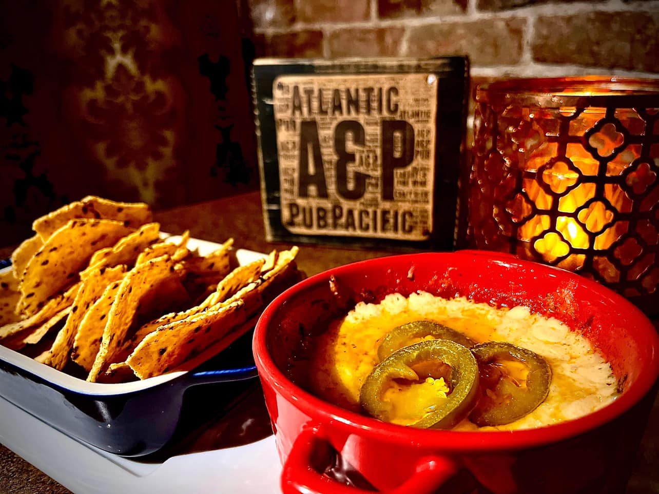 Atlantic & Pacific Pub Knoxville, IA